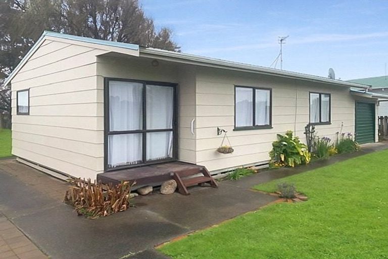 Photo of property in 34 Avenue Road, Foxton, 4814