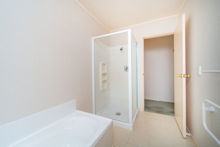 Photo of property in 3 Logan Place, Kelvin Grove, Palmerston North, 4414