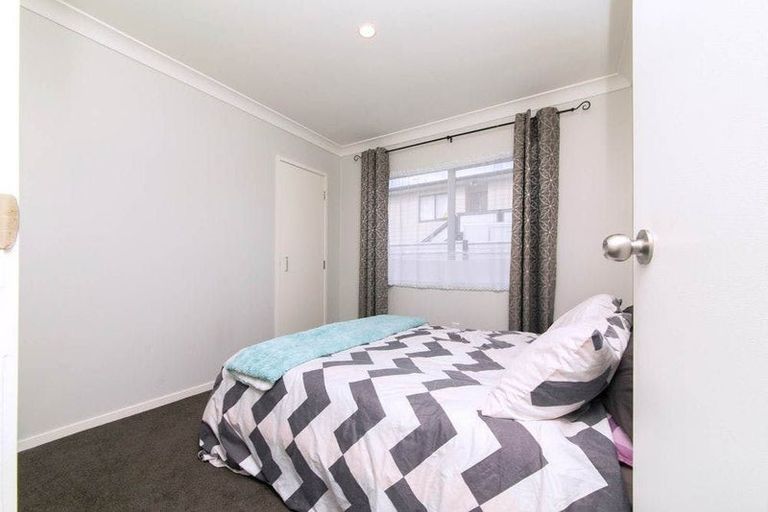 Photo of property in 6 Solea Road, Sunnyvale, Auckland, 0612