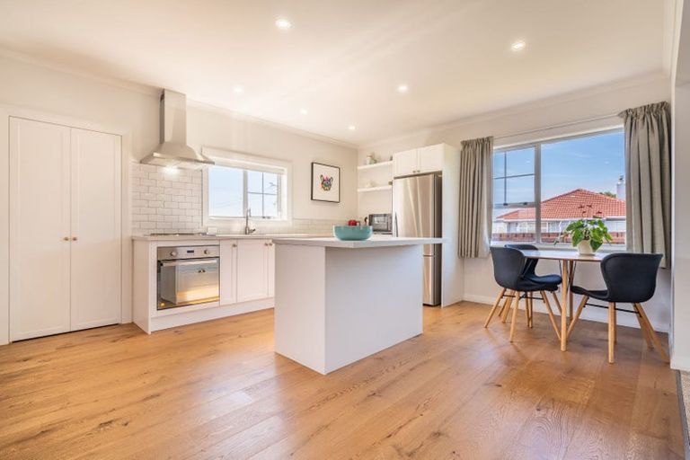 Photo of property in 27 Isadore Road, Saint Clair, Dunedin, 9012