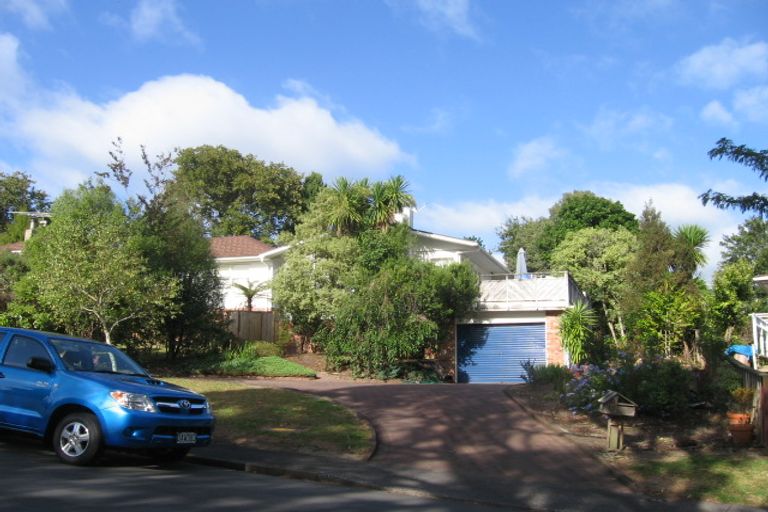 Photo of property in 17 Linley Place, Hillcrest, Auckland, 0627