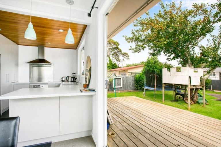 Photo of property in 12 Tamariki Avenue, Kelston, Auckland, 0602