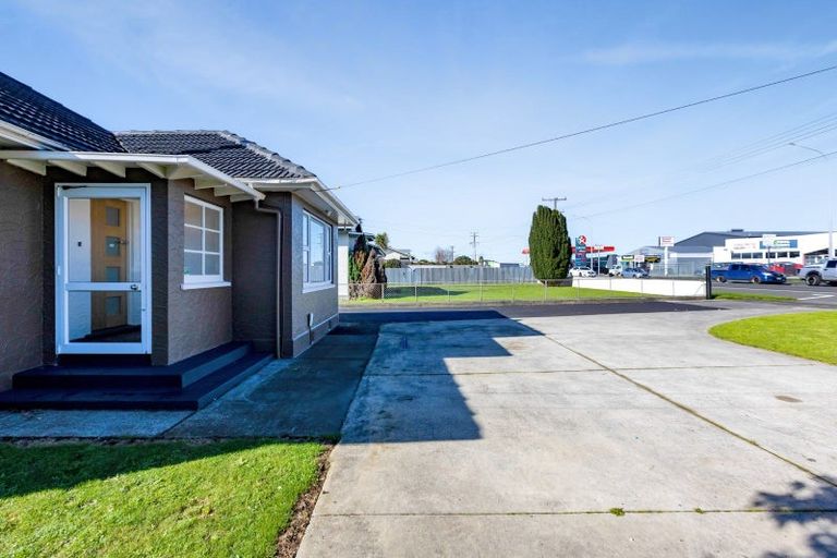 Photo of property in 84 Glover Road, Hawera, 4610