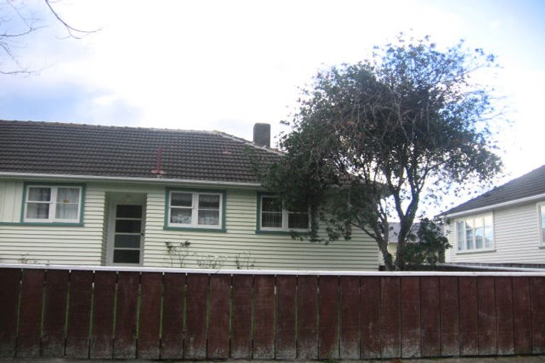 Photo of property in 2/11 Atiawa Crescent, Waiwhetu, Lower Hutt, 5010