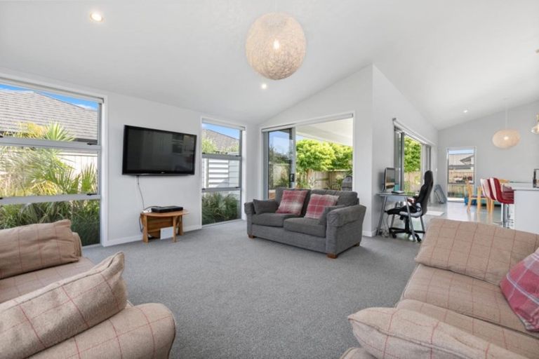 Photo of property in 143 The Boulevard, Papamoa Beach, Papamoa, 3118