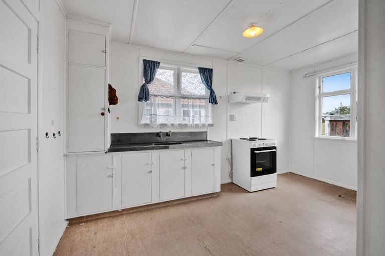 Photo of property in 31 Wilson Street, Waverley, 4510