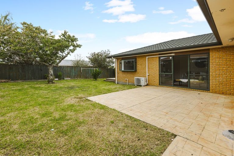 Photo of property in 26 Etherton Drive, Weymouth, Auckland, 2103