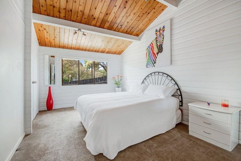 Photo of property in 8 Ngahere Views, Orewa, 0931