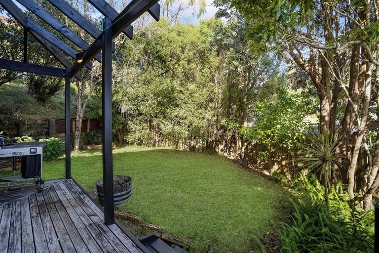 Photo of property in 2/10 Helicon Place, Totara Vale, Auckland, 0629