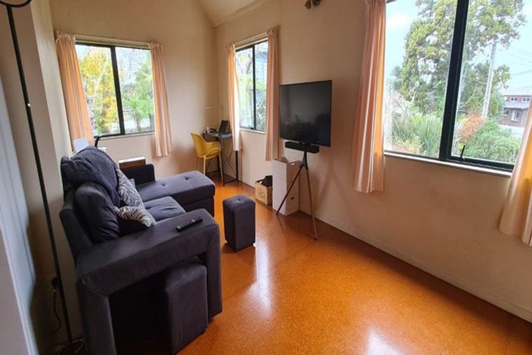 Photo of property in 3 The Terrace, Herald Island, Auckland, 0618