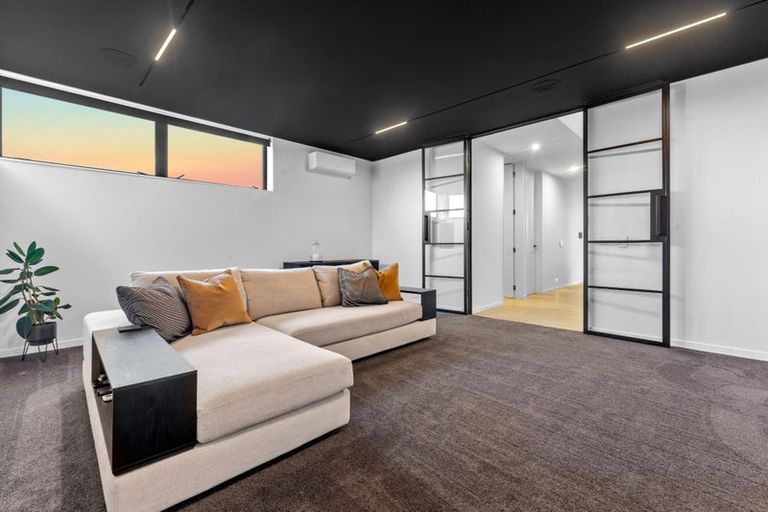 Photo of property in 17a Roland Road, Greenhithe, Auckland, 0632