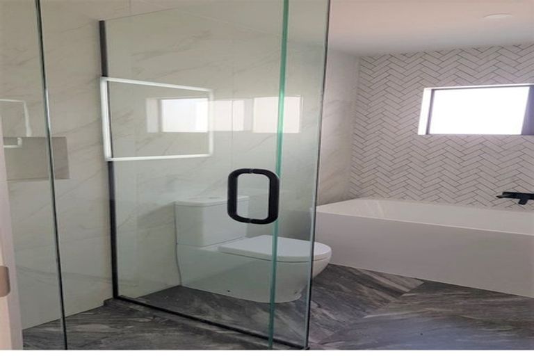 Photo of property in 1 Opaoa Way, Aotea, Porirua, 5024