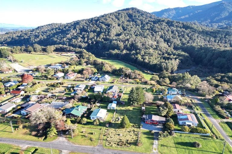 Photo of property in 32 Stafford Street, Blackball, 7804