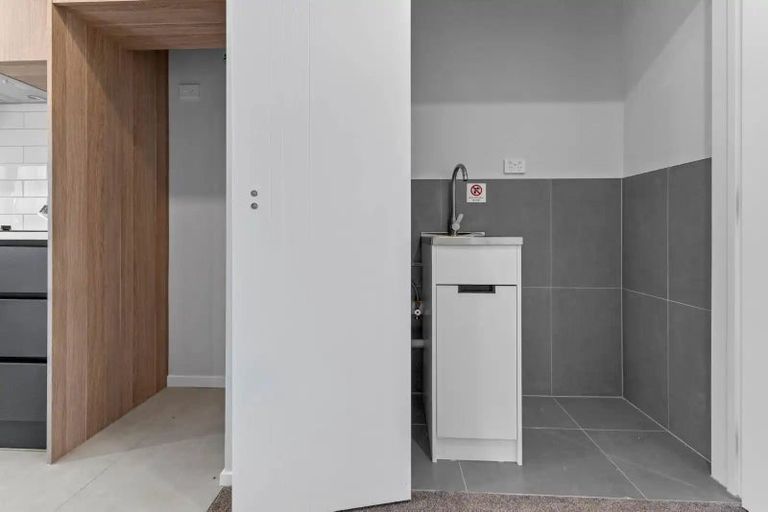 Photo of property in 9/267 Great North Road, Henderson, Auckland, 0612