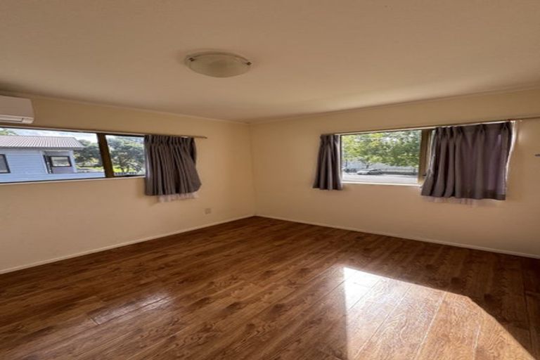 Photo of property in 1/19 College Road, Northcote, Auckland, 0627