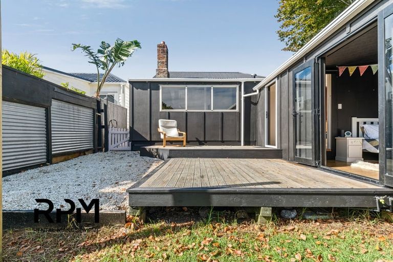 Photo of property in 163 Lemon Street, Strandon, New Plymouth, 4312