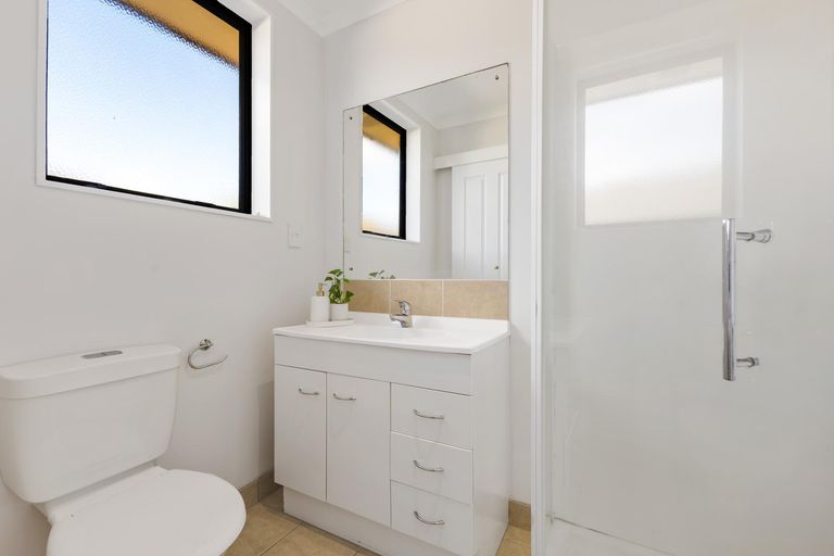 Photo of property in 185 Keri Vista Rise, Papakura, 2110