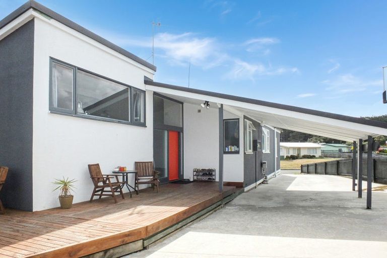 Photo of property in 22 Hennessy Street East, Foxton Beach, Foxton, 4815