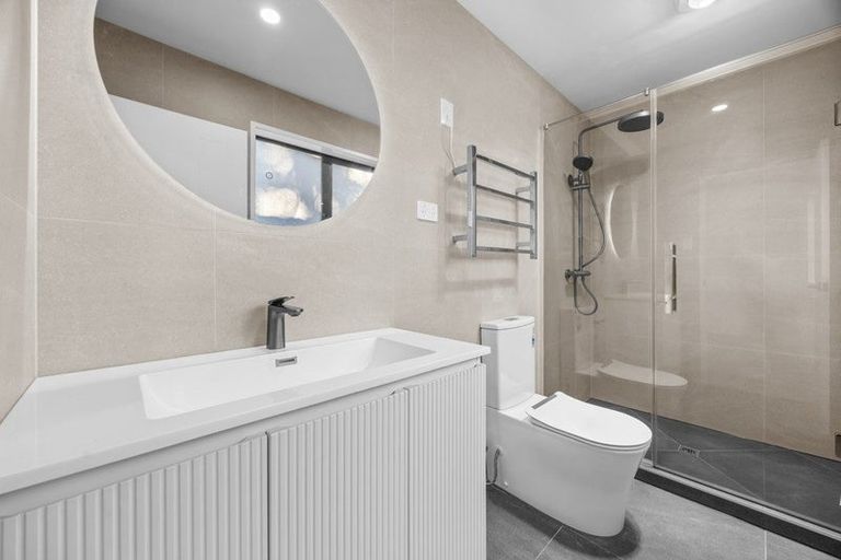 Photo of property in 61b Totaravale Drive, Totara Vale, Auckland, 0629