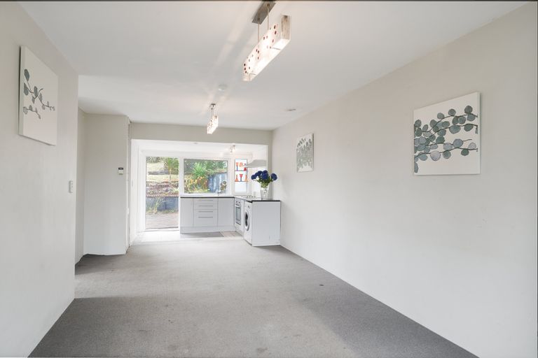 Photo of property in 9 Rangeview Road, Sunnyvale, Auckland, 0612