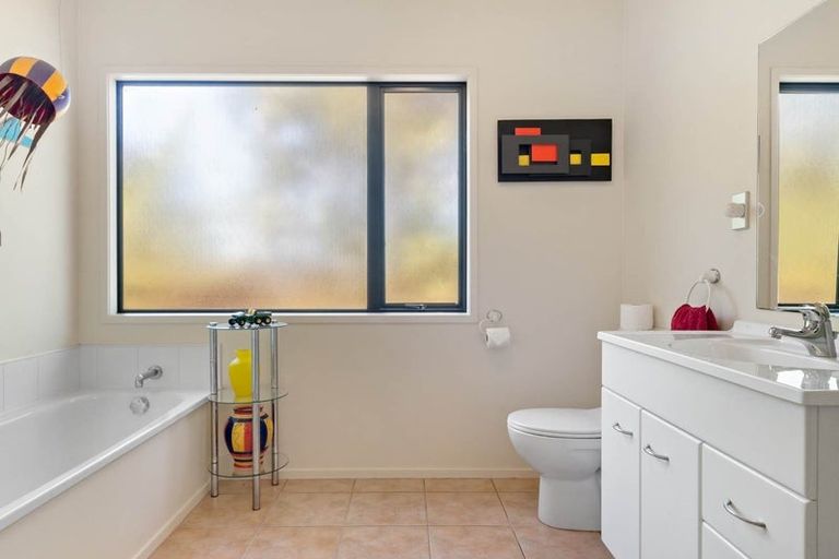 Photo of property in 140 Wattle Bay Road, Manukau Heads, Waiuku, 2684