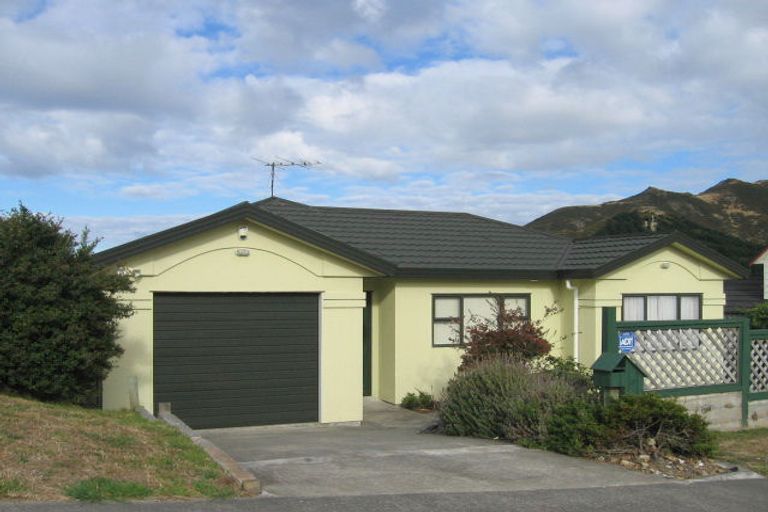 Photo of property in 15 Murchison Street, Island Bay, Wellington, 6023