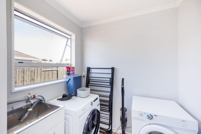 Photo of property in 61 Hillcrest Drive, Kelvin Grove, Palmerston North, 4414