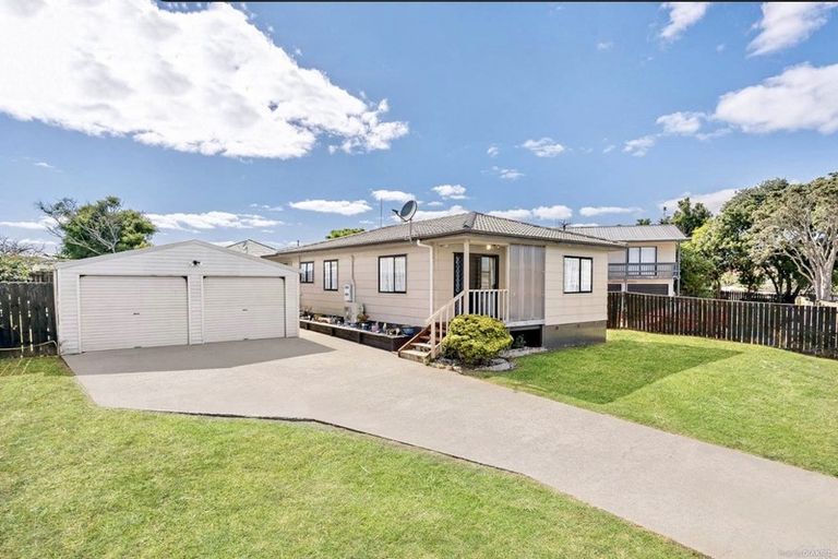 Photo of property in 18 Dungarvon Place, Clendon Park, Auckland, 2103