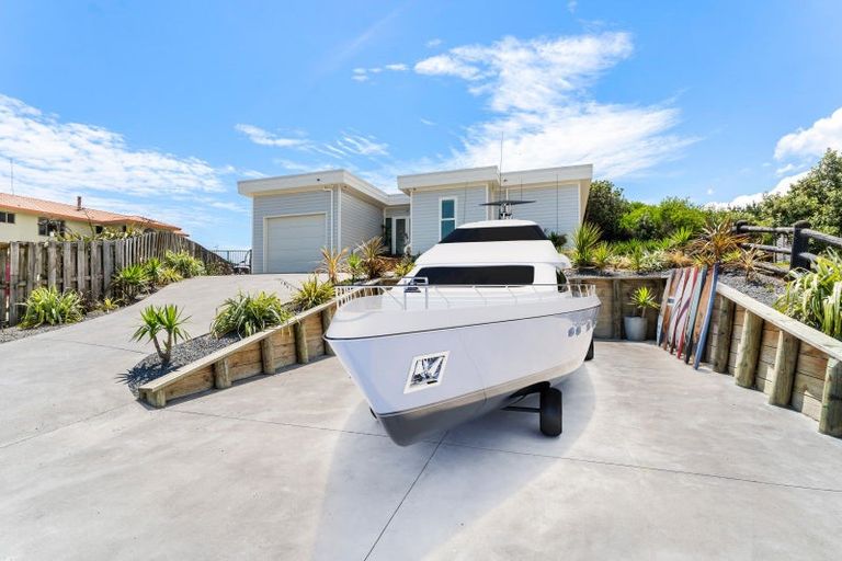 Photo of property in 10 Mariri Place, Waitarere Beach, Levin, 5510