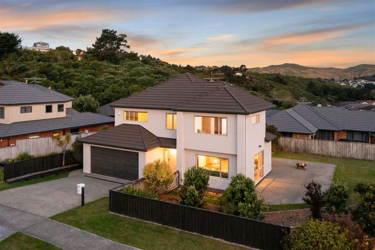 Photo of property in 2 Fiordland Place, Aotea, Porirua, 5024