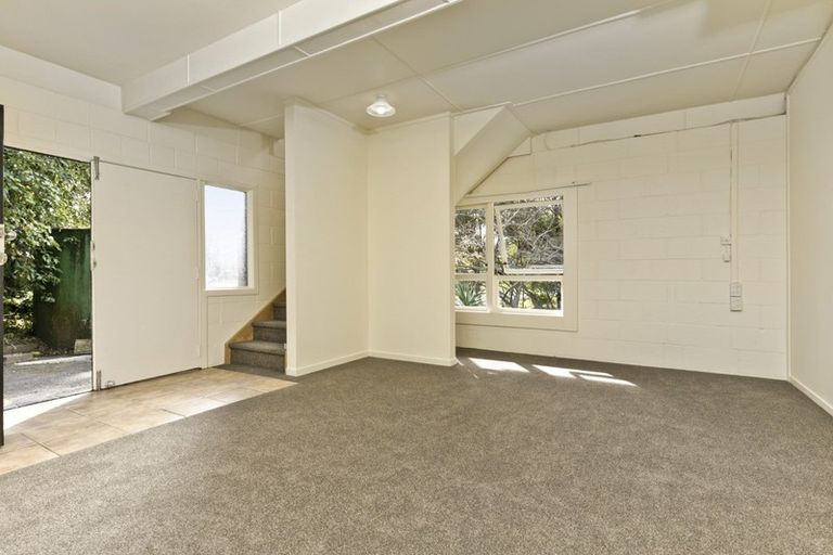 Photo of property in 109 Domain Crescent, Muriwai, Waimauku, 0881