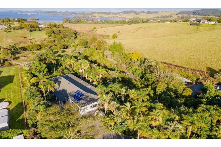 Photo of property in 33a Skudders Beach Road, Kerikeri, 0294