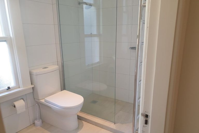 Photo of property in Inverleith Apartments, 5/306 Oriental Parade, Oriental Bay, Wellington, 6011