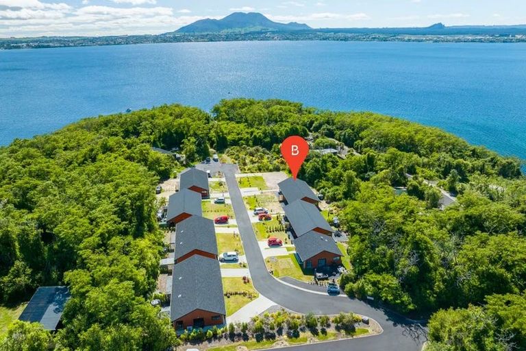 Photo of property in 8 Winnie Close, Acacia Bay, Taupo, 3330