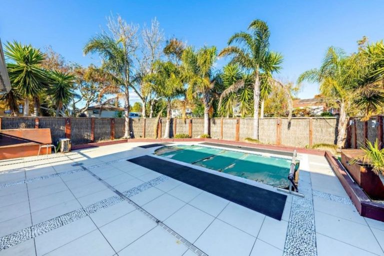 Photo of property in 1 Syntax Place, Conifer Grove, Takanini, 2112