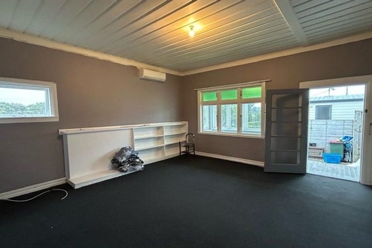 Photo of property in 9 Mahoe Street, Strandon, New Plymouth, 4312