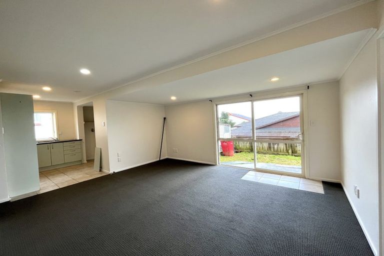 Photo of property in 75 Bradbury Road, Botany Downs, Auckland, 2010