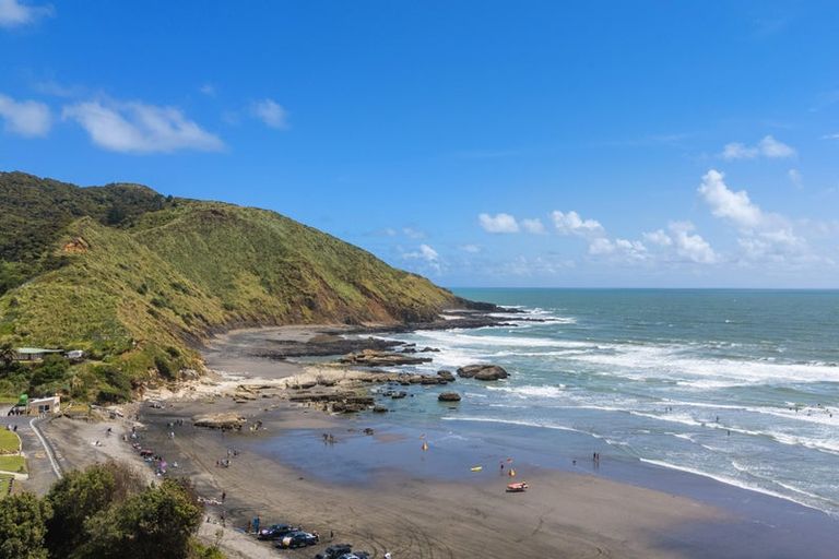 Photo of property in 1 Cordyline Road, Port Waikato, Tuakau, 2695