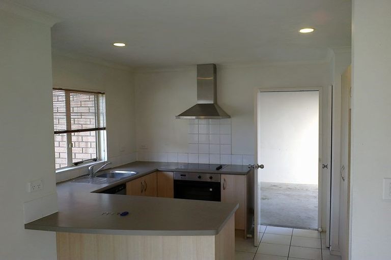 Photo of property in 36 Brashier Circle, Sunnyvale, Auckland, 0612