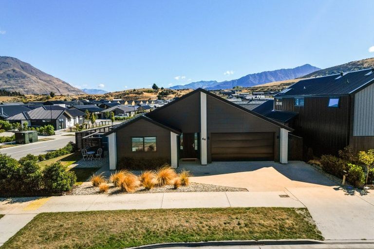 Photo of property in 64 Howden Drive, Jacks Point, 9371