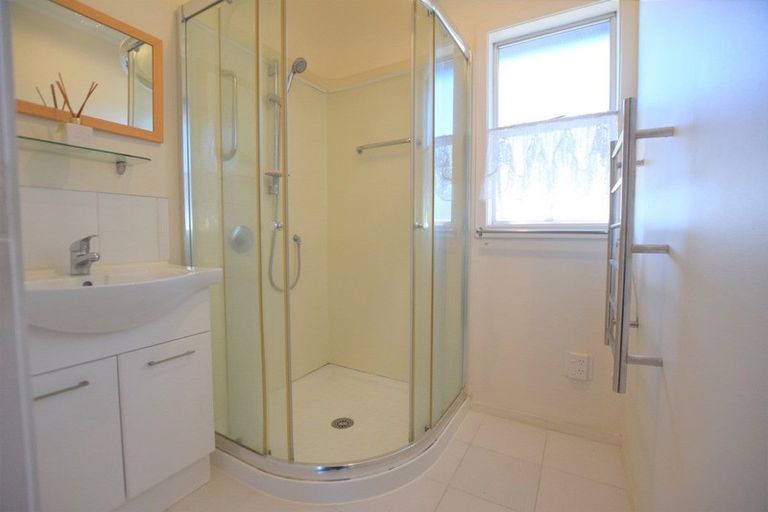 Photo of property in 87a Edmonton Road, Henderson, Auckland, 0612