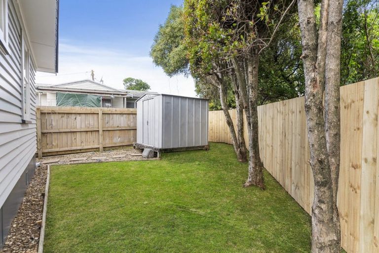 Photo of property in 1/92 Commissariat Road, Mount Wellington, Auckland, 1060