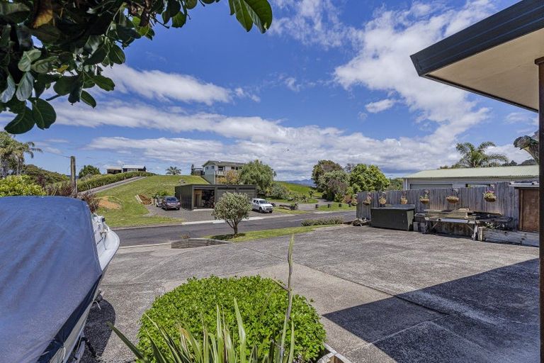Photo of property in 2 Pohutukawa Grove, Whitianga, 3510