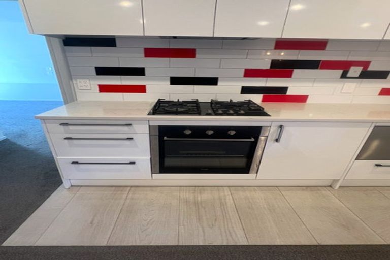 Photo of property in 8a Palmer Avenue, Glen Eden, Auckland, 0602