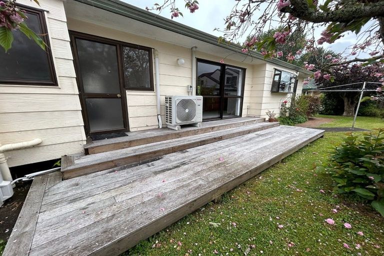 Photo of property in 15 Oakmont Place, Wattle Downs, Auckland, 2103