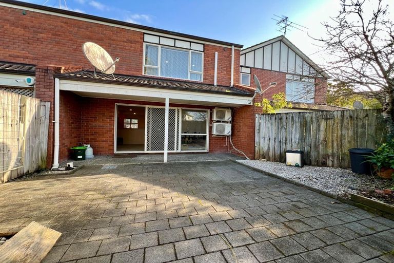 Photo of property in 2/23 Charlenne Close, Ranui, Auckland, 0612