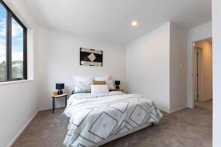 Photo of property in 21 Morihana Close, Glen Eden, 0602