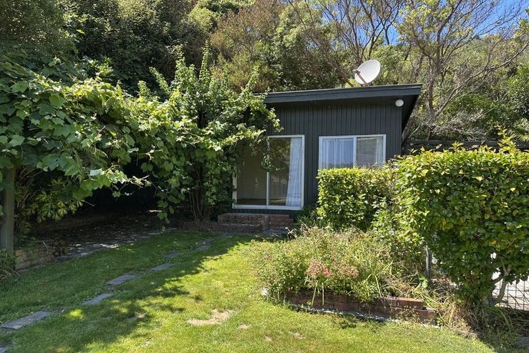 Photo of property in 128 Waikawa Road, Picton, 7220