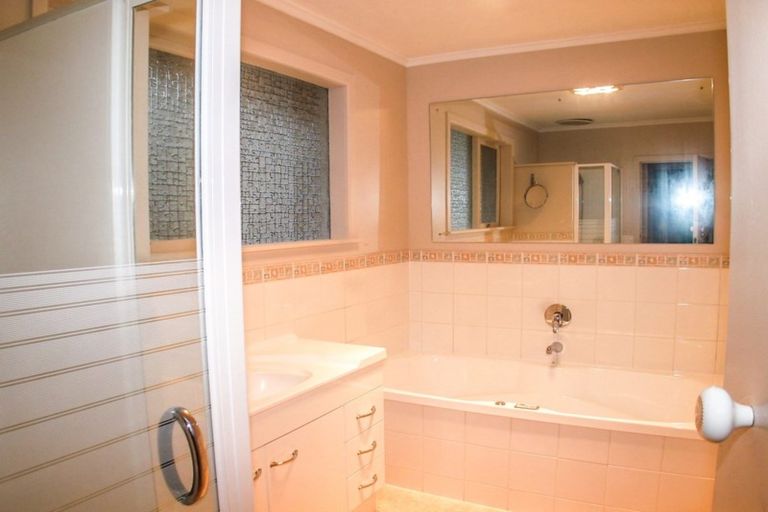 Photo of property in 21 Richards Avenue, Forrest Hill, Auckland, 0620