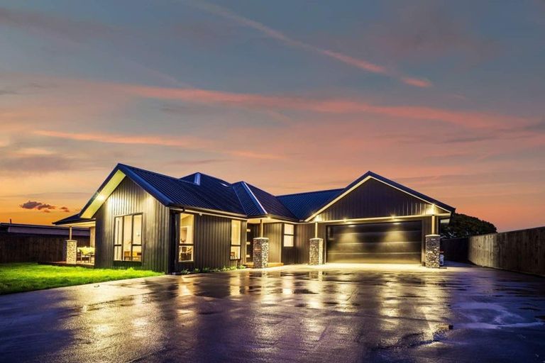 Photo of property in 6 Oliver O'leary Way, Westown, New Plymouth, 4310